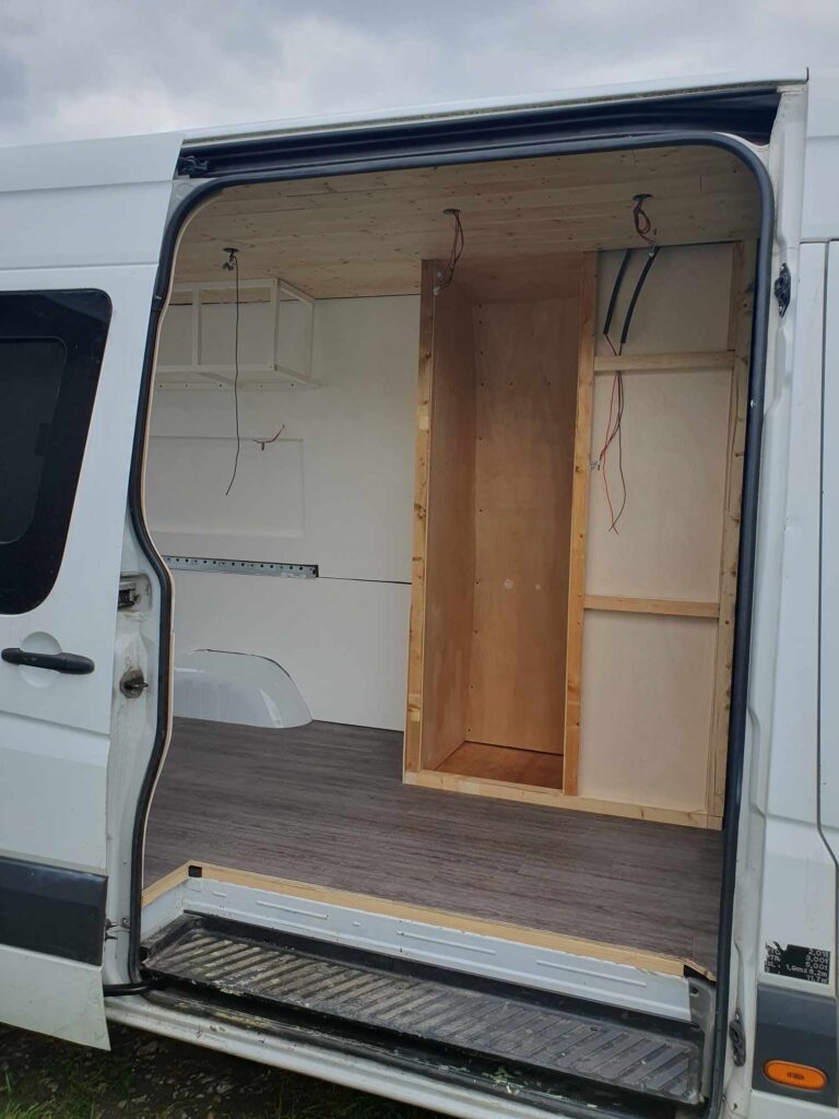 photo de notre menuiserie dans le mercedes sprinter