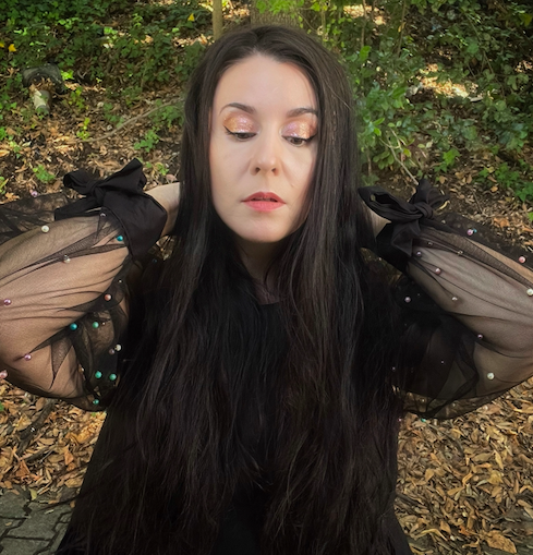 zoom des manches et poignets noués 