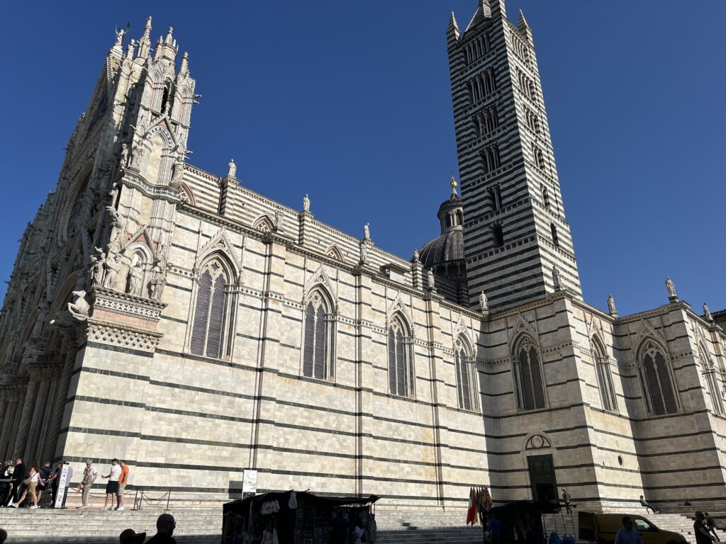 vue de côté de la cathédrale de Sienne
