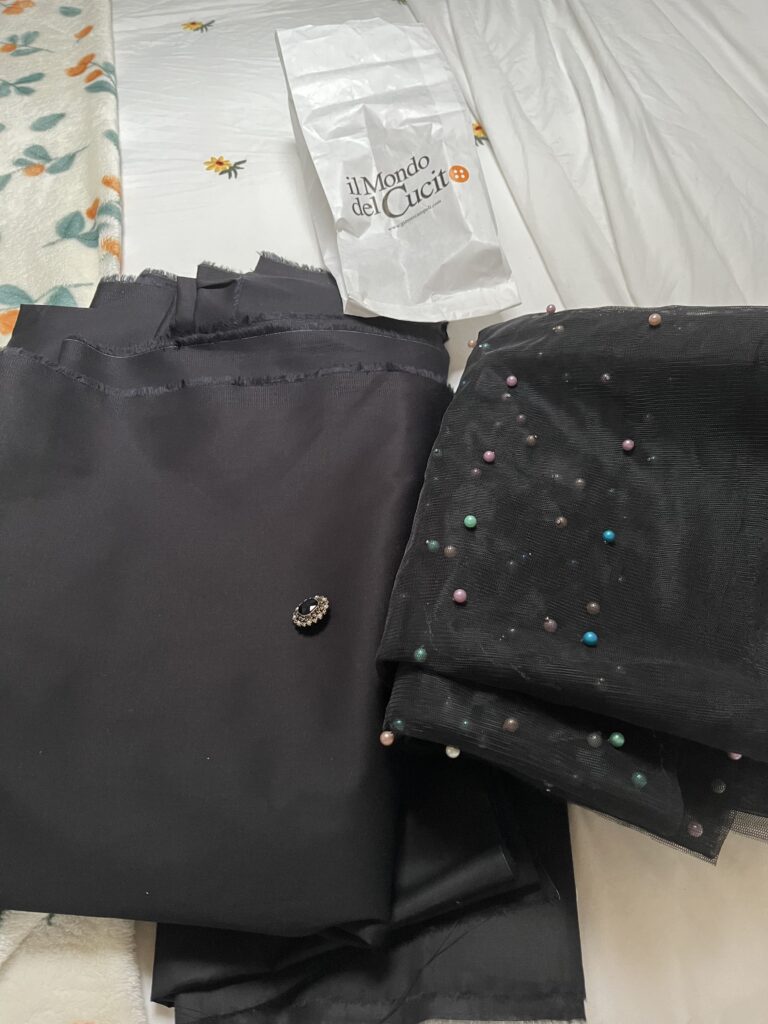 photo de mes tissus et du bouton après achat